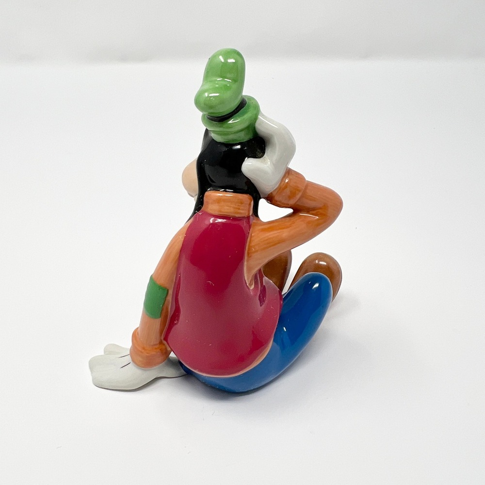Disney Goofy Ceramic Figurine Sitting Puzzled Pose Glossy Porcelain Multicolor - Picture 2 of 7